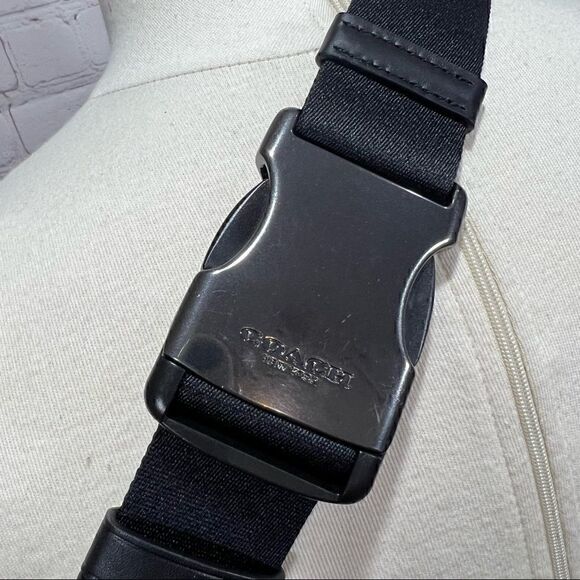 Great gift! - COACH Track Belt Bag In Colorblock Signature Canvas & Leather NWT - Picture 8 of 12